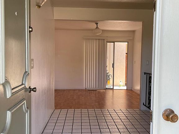 5th image of 556 S Fair Oaks Ave APT 1