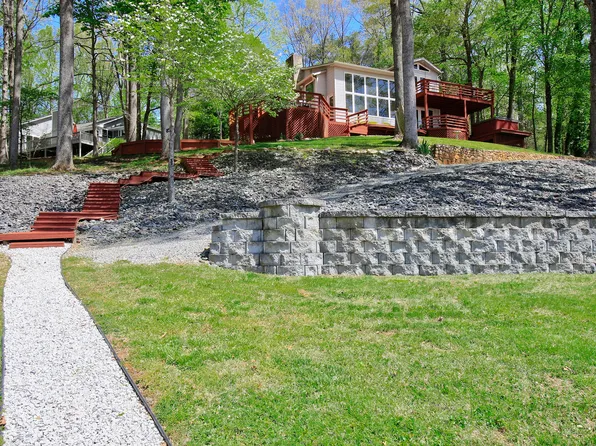 50920 Sleepy Hollow Dr, Wirtz, VA 24184