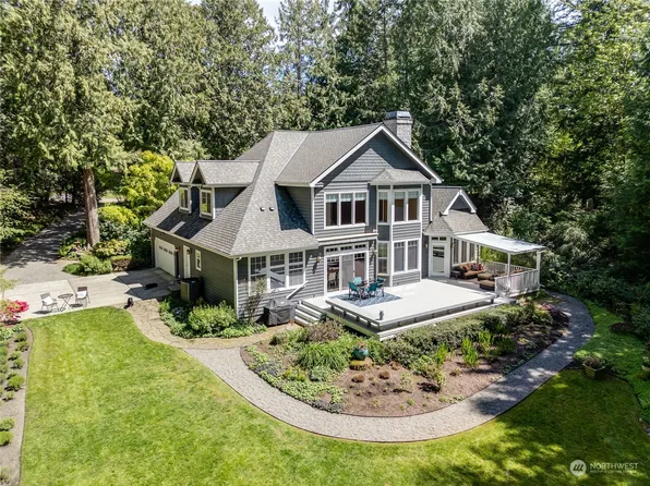 8331 Sumanee Place NE, Bainbridge Island, WA 98110