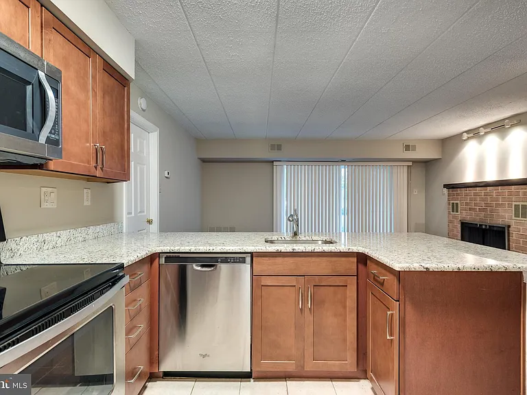 510 Washington Pl #10 — Photo 14