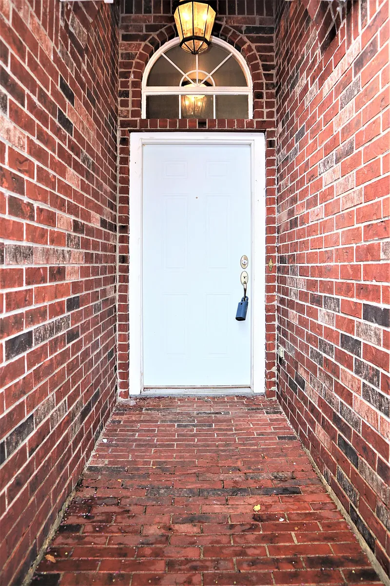 Building Photo - 2209 Grove Dr