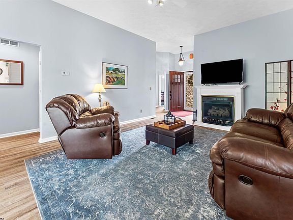 4th image of 2357 Williamsburg Ln