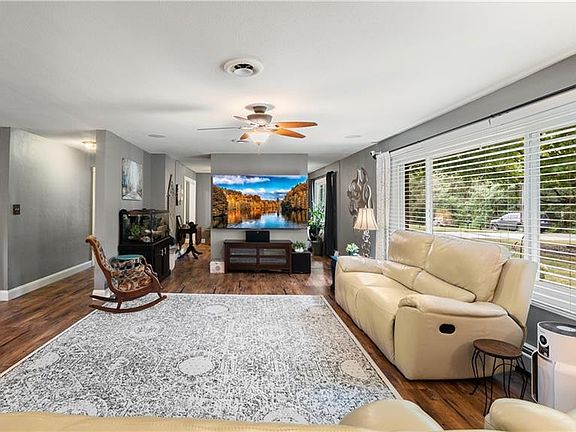 3rd image of 3801 Mulberry Ln