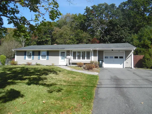 21 Burnside Dr, Swansea, MA 02777