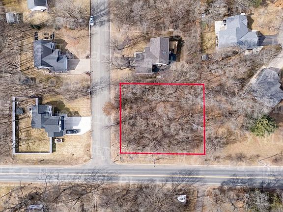 2nd image of 903 SouthWest Wagner Road