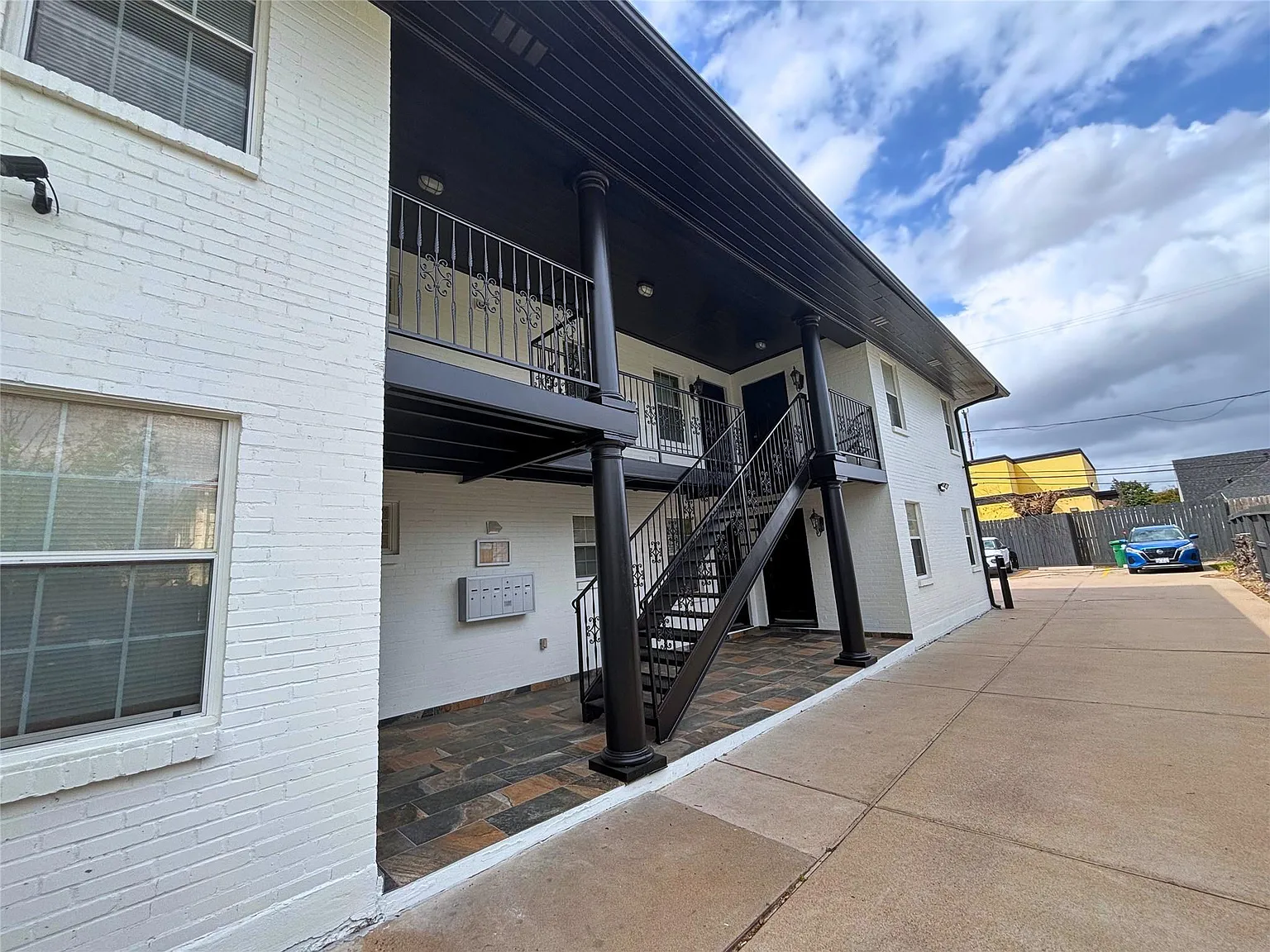 1 bed, 1.0 bath, 3366 sqft, $1,275 — Photo 2