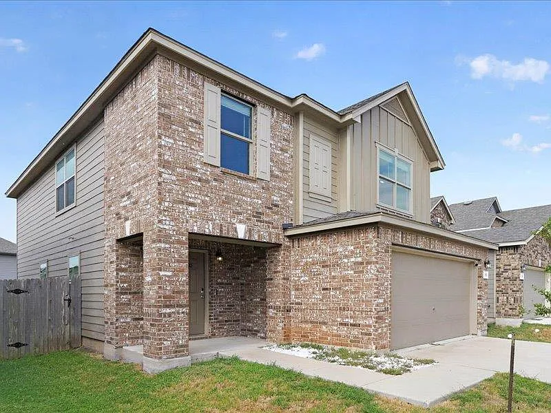4 bed, 2.5 bath, 2101 sqft, $2,150 — Photo 2