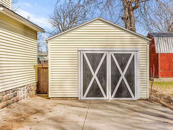 3rd image of 310 W Adams St