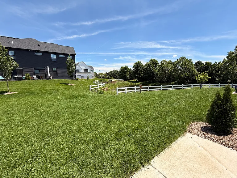 8545 Chadwick Ct — Photo 9