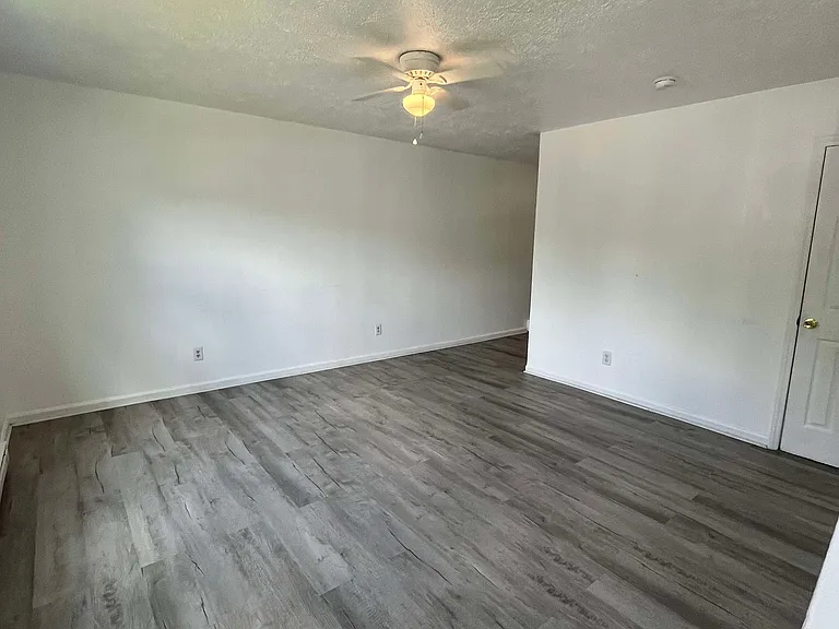 31 Deerfield Dr — Photo 3