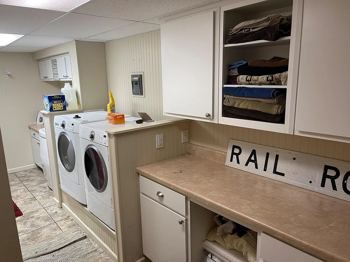 Laundry room - S Inca St