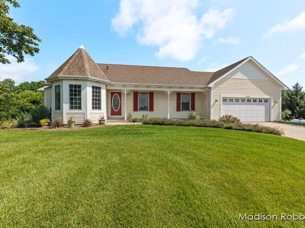 26400 Reisling Smt, Lawton, MI 49065