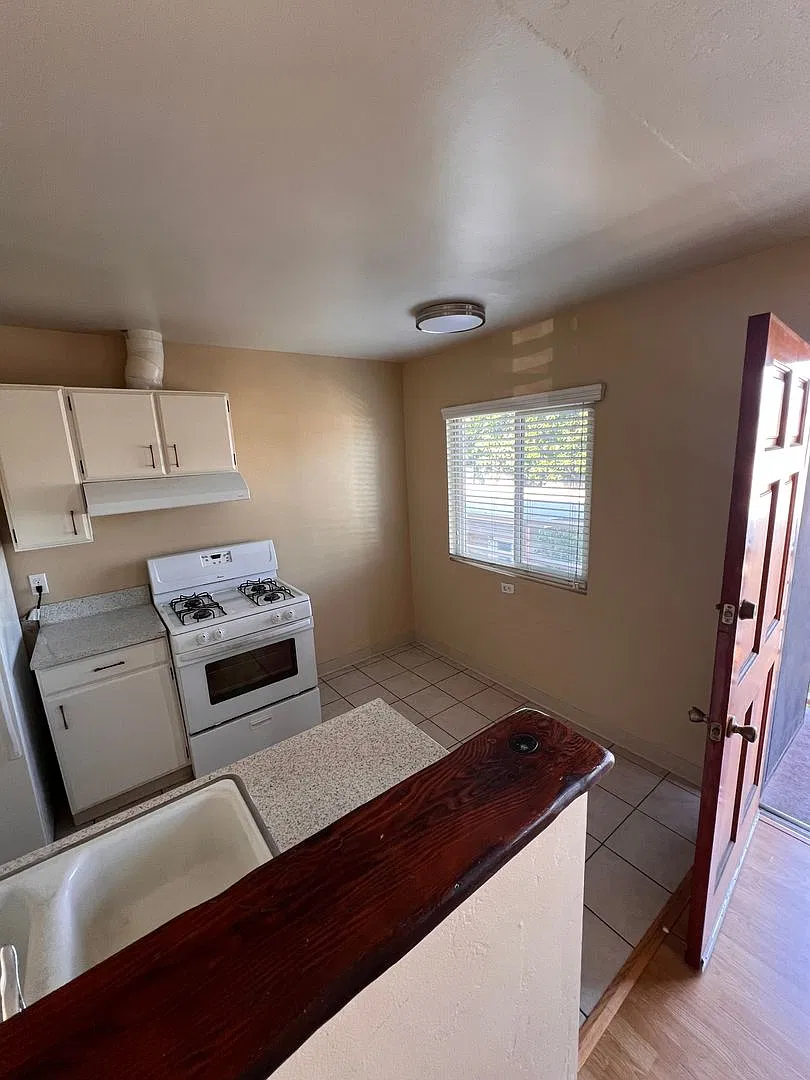 1924-1938 Florida Ct — Photo 4