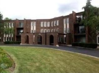 1575 Sandpebble Dr APT 104, Wheeling, IL 60090