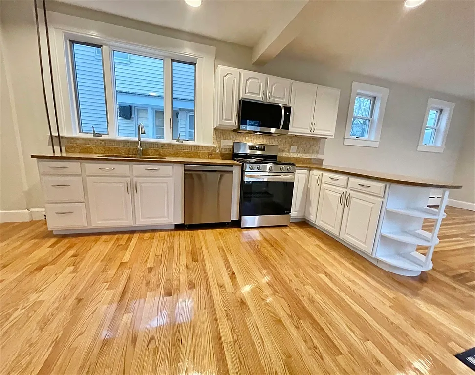 3 bed, 2.0 bath, 2052 sqft, $4,200 — Photo 1