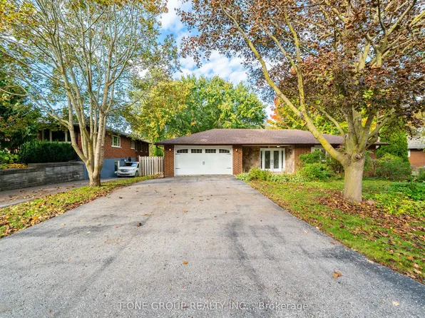 70 Hamilton Dr, Newmarket, ON L3Y 3E8