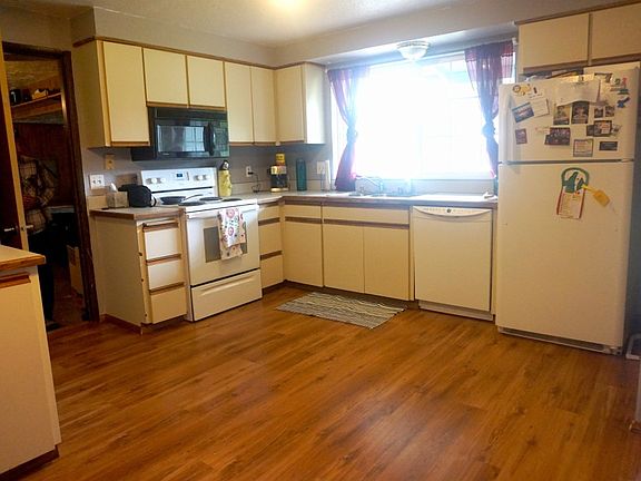 4th image of 221 Belmark Ave