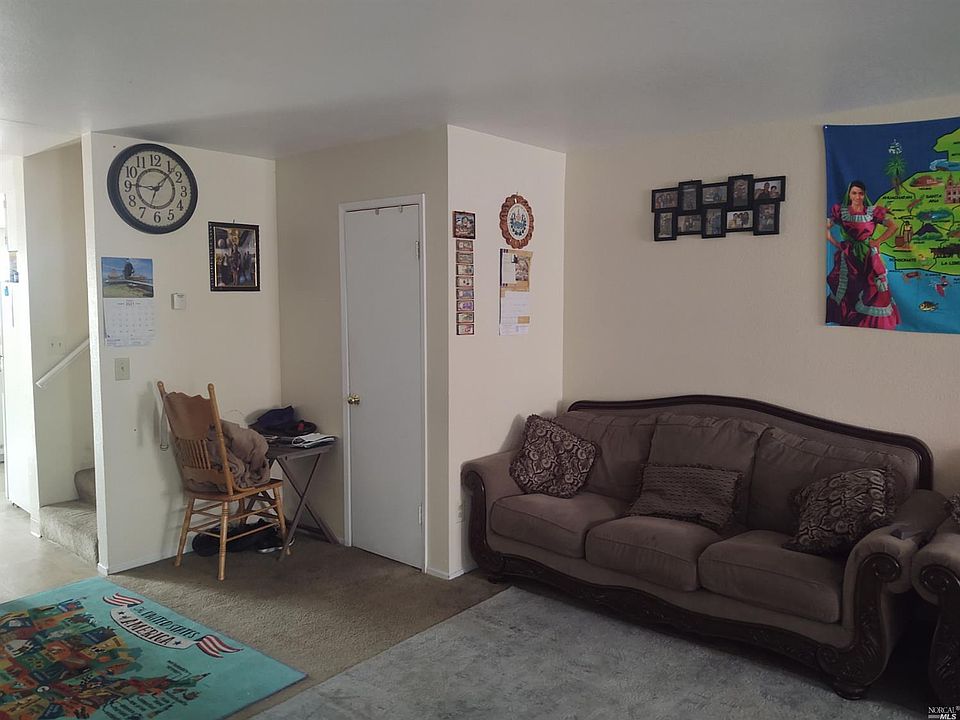 2nd image of 1426 N Oak St
