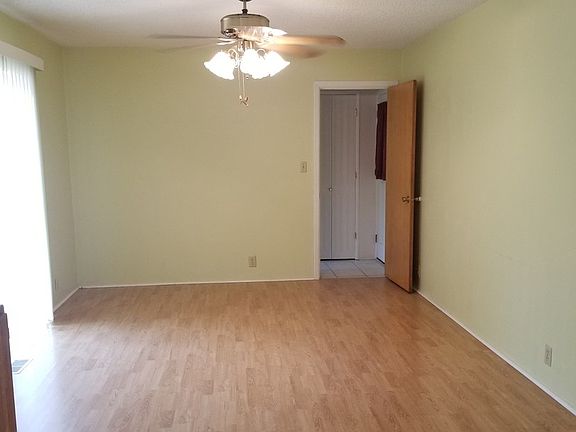 4th image of 2444 Redwood Dr