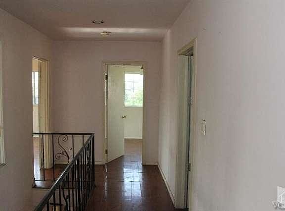 3rd image of 1313 Hollister St