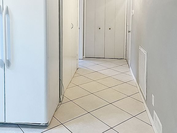 5th image of 6205 Alta Oaks Dr
