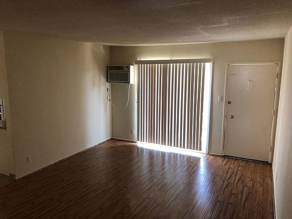 4th image of 7331 Independence Ave #12