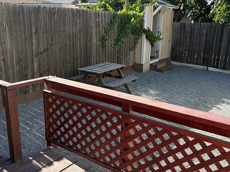 123 Leslie St #B — Photo 24