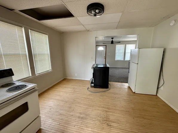 200 N Pine St #202, Vermillion, SD 57069