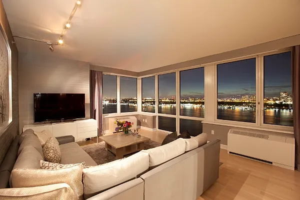 Sold by BLU Real Estate | media 2