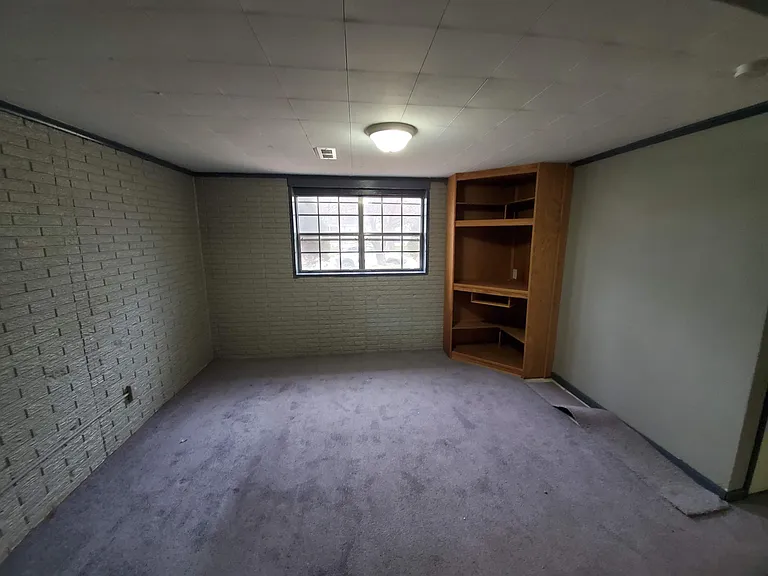 9060 Oakwood Dr — Photo 15