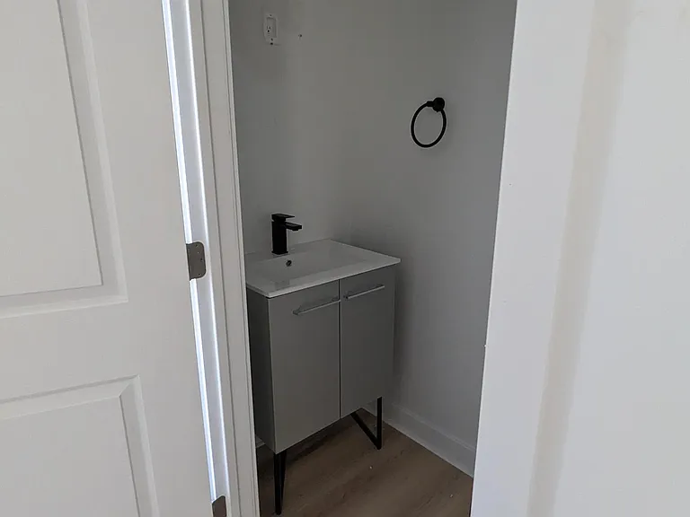 215 N 9th St #3F — Photo 8