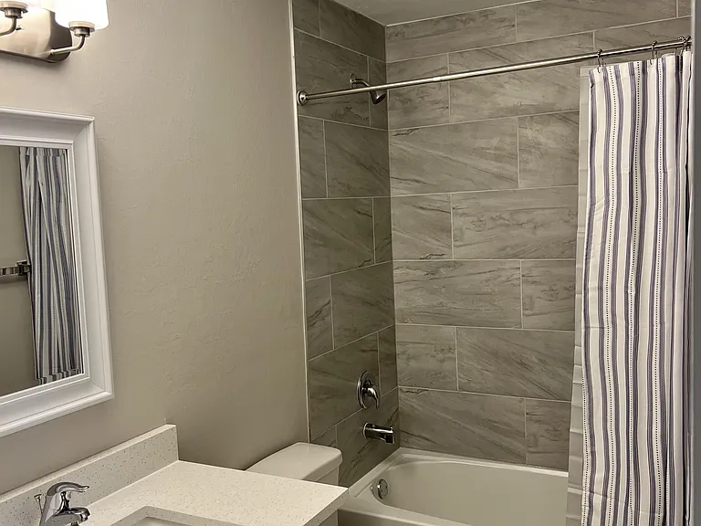 3913 NW 42nd Ln — Photo 35