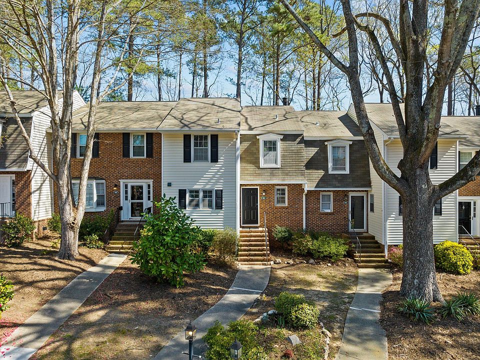 1st image of 921 Hampshire Ct