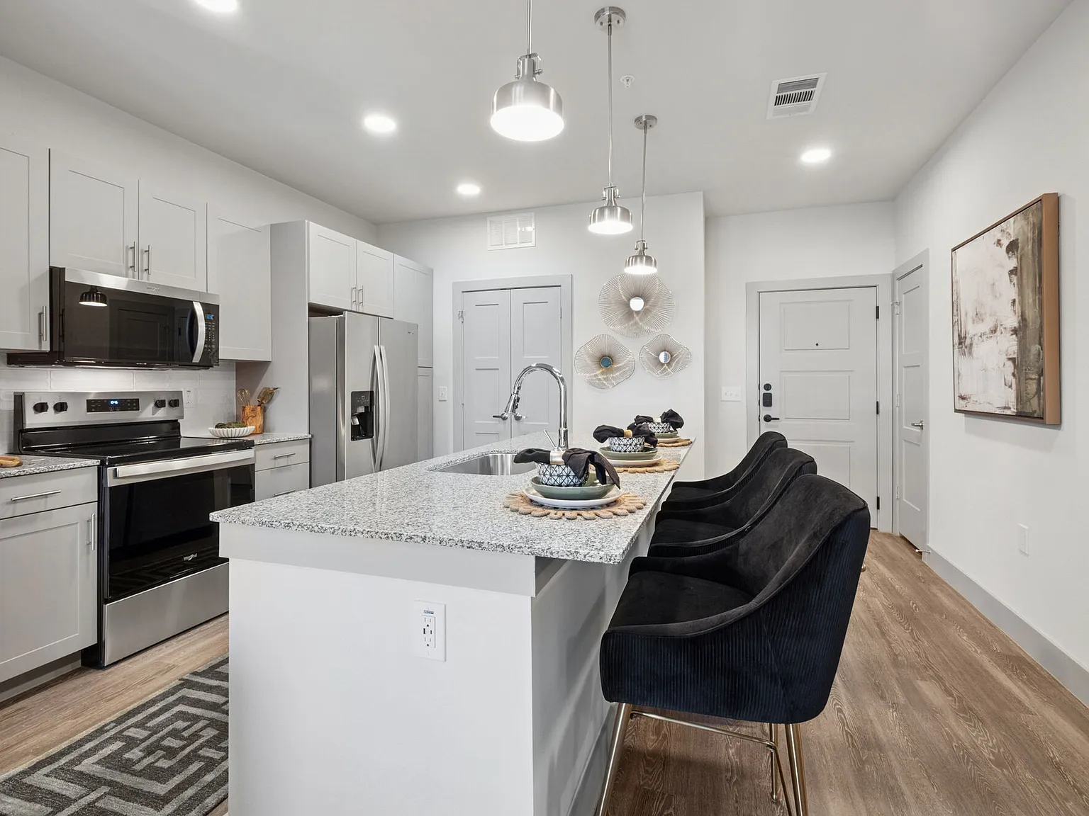 Promenade Apartments — Photo 3