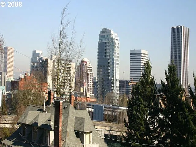 3 bed, 1.5 bath, 2000 sqft, $2,975 — Photo 3