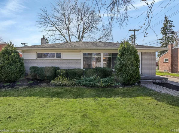 9030 Texas St, Livonia, MI 48150
