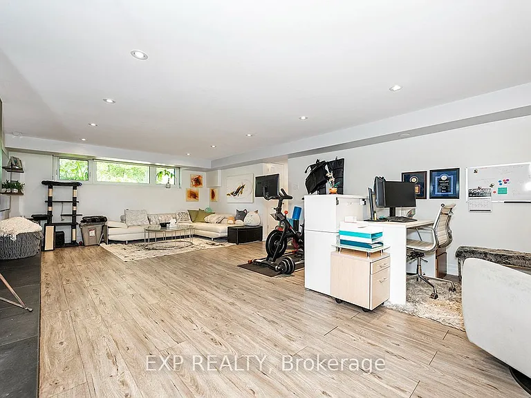 1410 Petrie Way — Photo 37