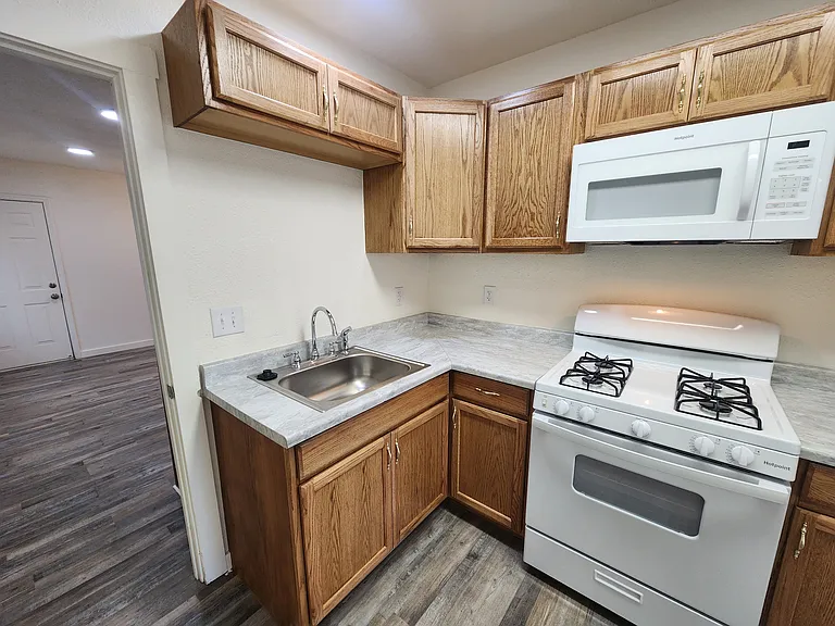 211 N Park St — Photo 11