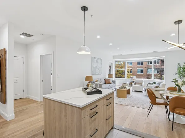 22 Avenue At Port Imperial image 25 of 34