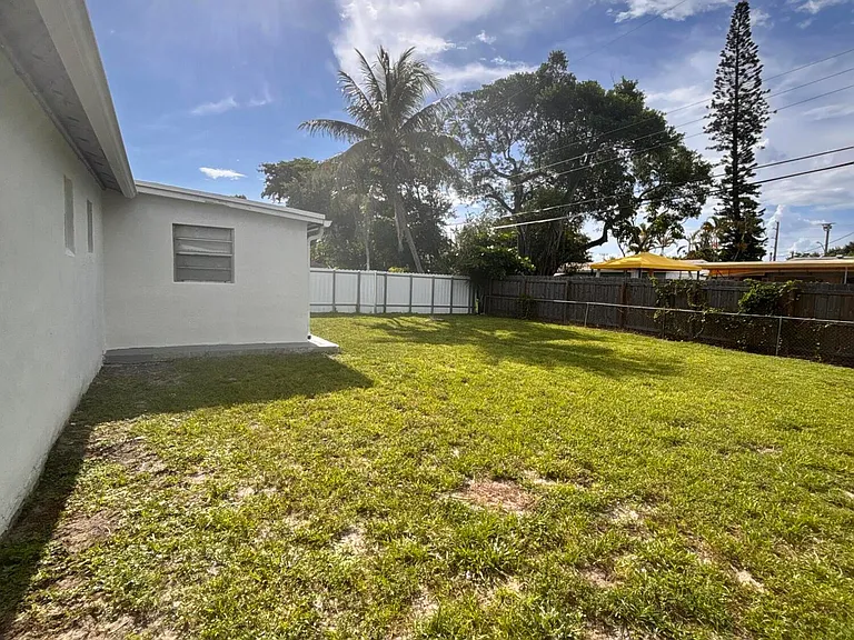 4285 SW 49th St — Photo 15