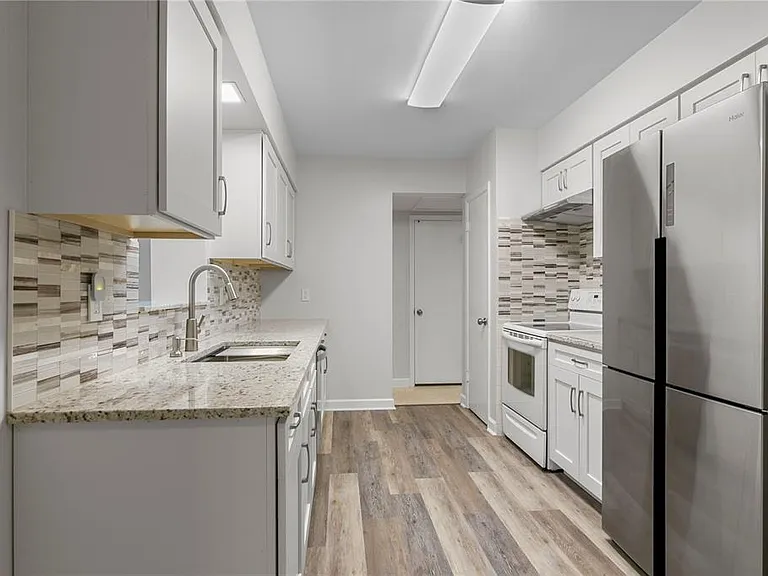 2910 W Price Ave — Photo 9