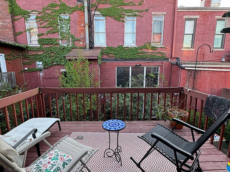111 E 6th St #G — Photo 9