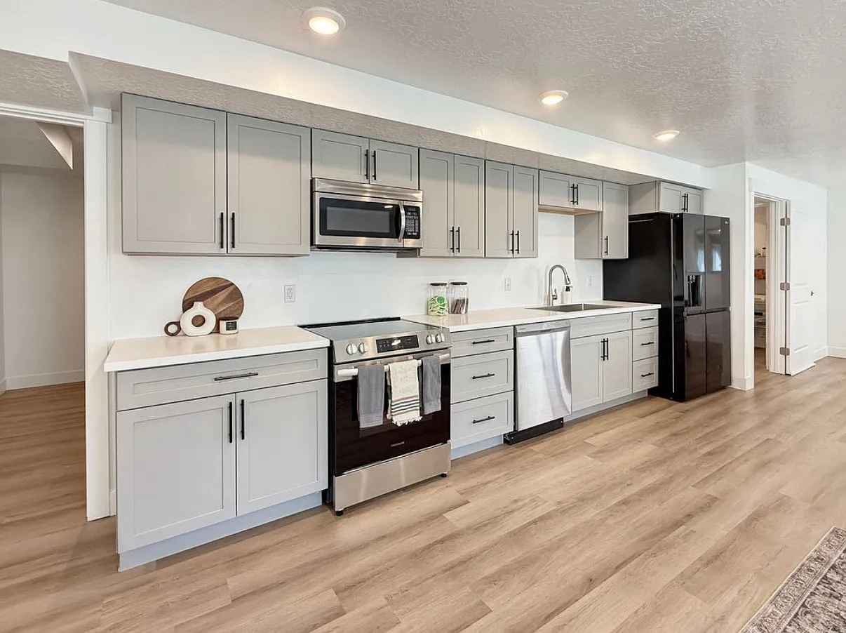 3 bed, 1750 sqft, $2,000 — Photo 4