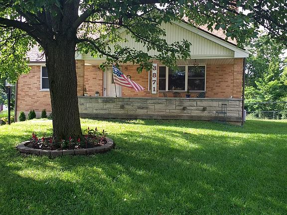 2nd image of 3875 Maywood Ct