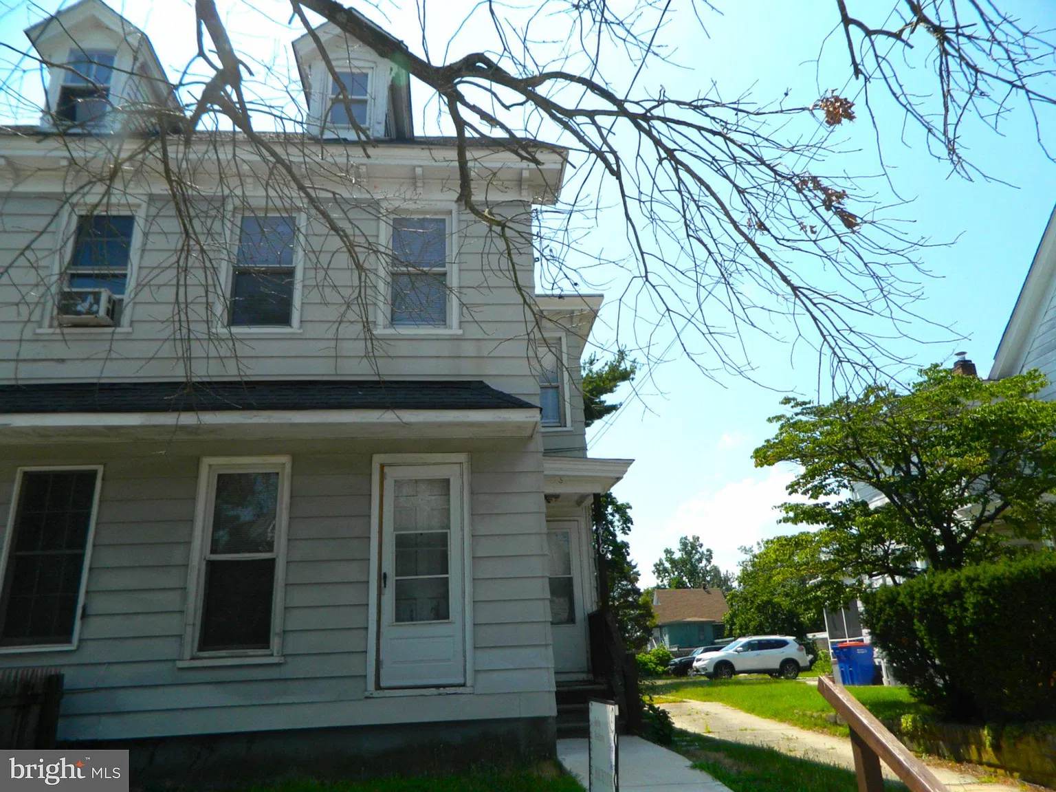 3 bed, 1.0 bath, 1008 sqft, $1,800 — Photo 2