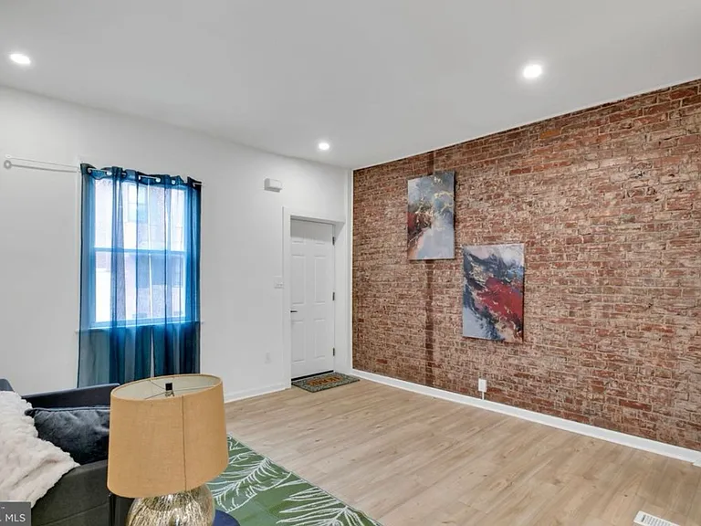 3352 Amber St — Photo 5