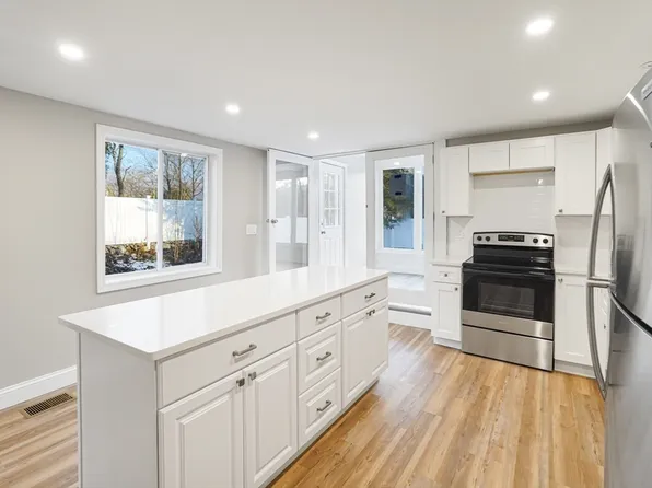 98 Southville Rd #B, Southborough, MA 01772