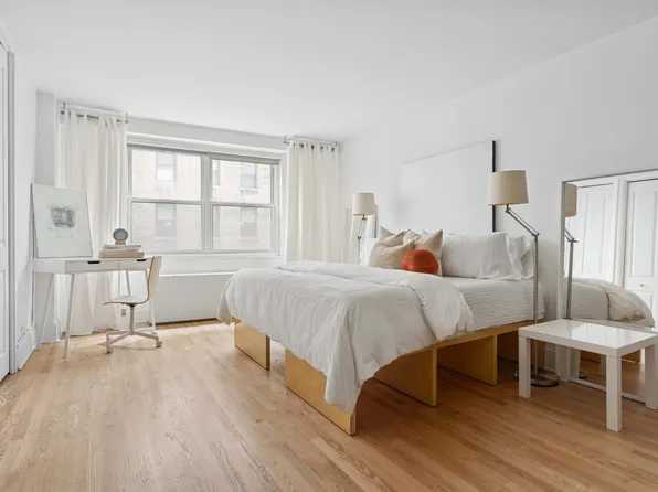 433 East 56th Street image 4 of 9