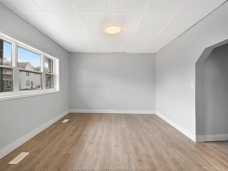 736 University Ave E #1 — Photo 3