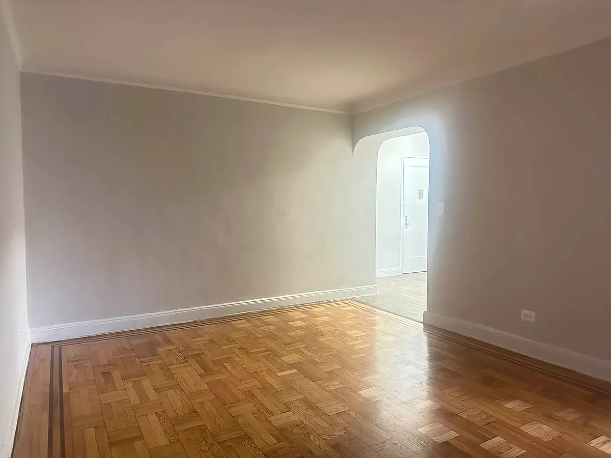 Building Photo - 41-12 41st St #4B